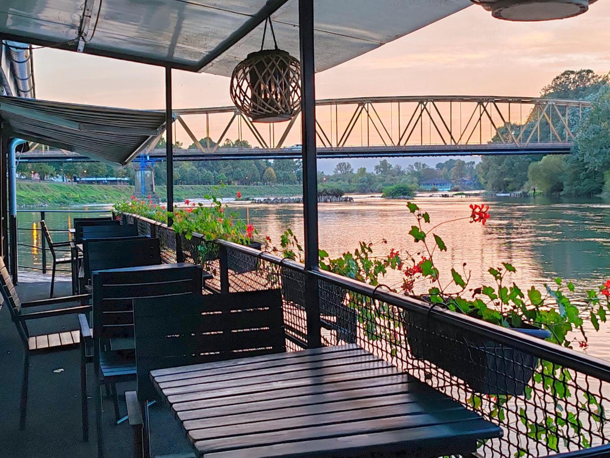 Cruiser Restoran Ćuprija Екстериор снимка